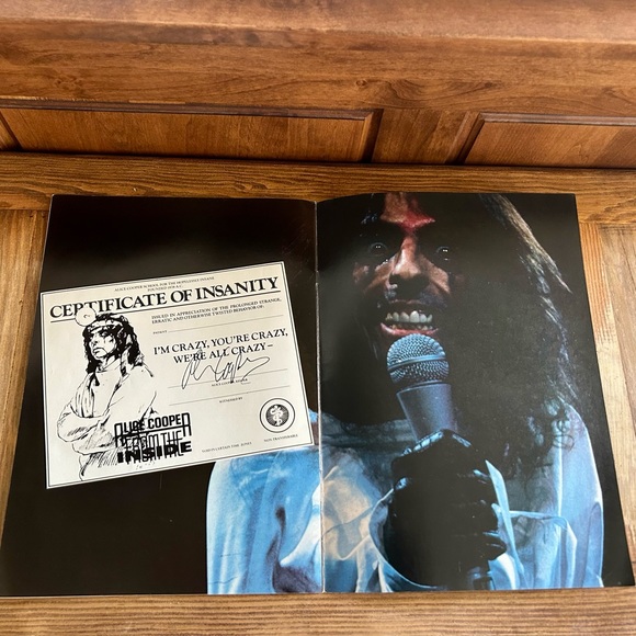 Alice Cooper Concert Program 🪨 - Picture 3 of 3